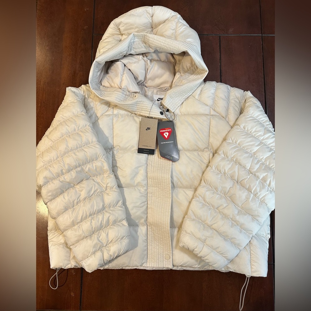 Nike Women's XL Sportswear Swoosh Beige Puffer PrimaLoft Jacket FB8729-104 NEW
